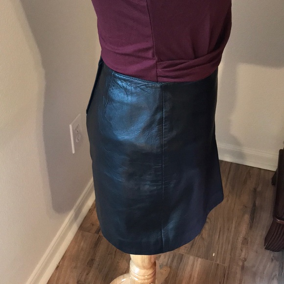 Old Navy Black Leather Skirt size 2 - Picture 4 of 8